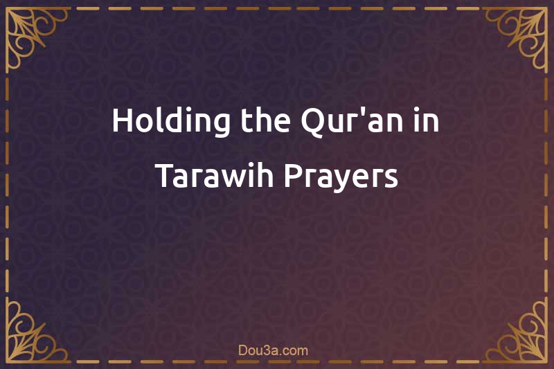 Holding the Qur'an in Tarawih Prayers